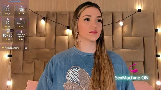 ClaradelMar online show from October 7, 2025, 10:56 am