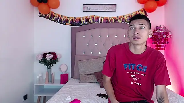 Snapshot of AmelieAndAce chatting on October 14, 2025, 12:50 pm AmelieAndAce online show from October 14, 2025, 12:50 pm