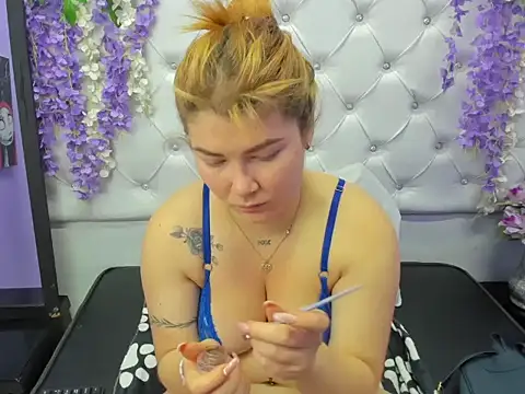 JuliettaRousse69 online show from September 24, 2025, 1:03 pm