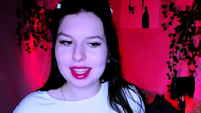 Snapshot of ChloeRicc chatting on November 30, 2025, 6:23 pm ChloeRicc online show from November 30, 2025, 6:23 pm