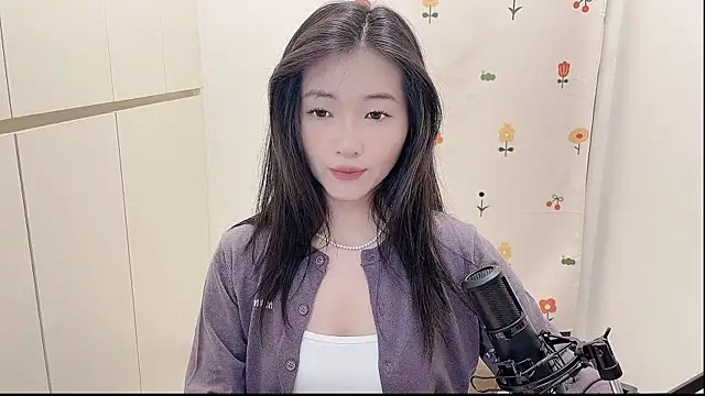 Rosalind xixi online show from September 20, 2025, 9:32 am