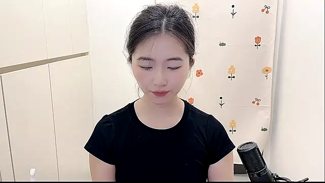 Rosalind xixi online show from October 6, 2025, 7:17 am