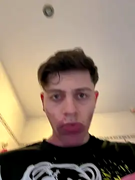 Snapshot of AmMadness chatting on December 18, 2025, 10:43 am AmMadness online show from December 18, 2025, 10:43 am