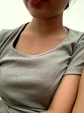 Nguyenha11 online show from September 16, 2025, 5:52 am