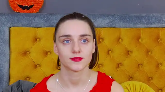 Jessica White  online show from November 18, 2025, 5:01 am