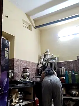 yelmaji91 online show from December 16, 2025, 5:45 am