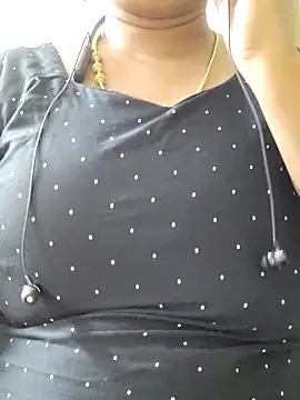 yelmaji91 online show from December 17, 2025, 2:12 pm