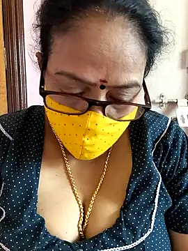Snapshot of heera-rani chatting on September 10, 2025, 7:19 am heera-rani online show from September 10, 2025, 7:19 am