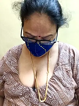 Snapshot of heera-rani chatting on December 1, 2025, 3:28 pm heera-rani online show from December 1, 2025, 3:28 pm