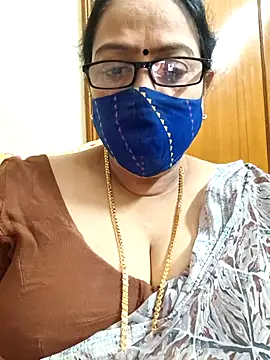 Snapshot of heera-rani chatting on December 14, 2025, 5:35 am heera-rani online show from December 14, 2025, 5:35 am