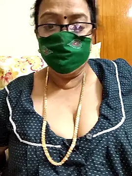 Snapshot of heera-rani chatting on December 14, 2025, 5:40 pm heera-rani online show from December 14, 2025, 5:40 pm