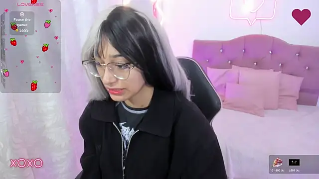 HANNI TAY online show from December 3, 2025, 11:41 am