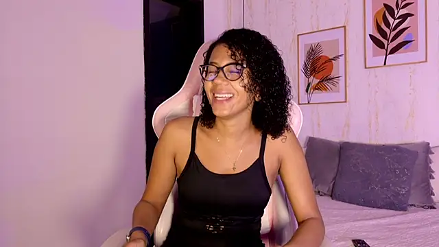 Snapshot of Ayleen_Dunkan chatting on September 24, 2025, 12:08 pm Ayleen Dunkan online show from September 24, 2025, 12:08 pm