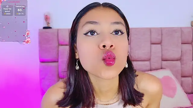 Snapshot of ScarlettLuxe chatting on November 25, 2025, 1:00 pm ScarlettLuxe online show from November 25, 2025, 1:00 pm