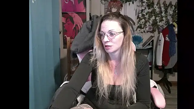 Snapshot of rubystrip chatting on October 20, 2025, 8:09 pm rubystrip online show from October 20, 2025, 8:09 pm