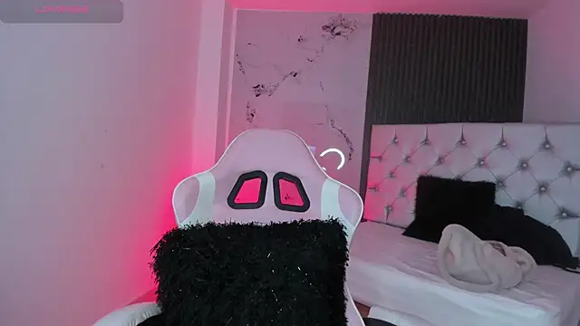 chloesagee online show from October 3, 2025, 10:07 pm