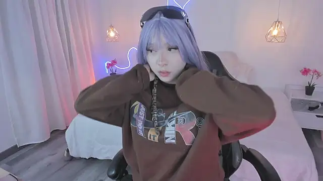 Noahcryptic online show from November 19, 2025, 6:24 am