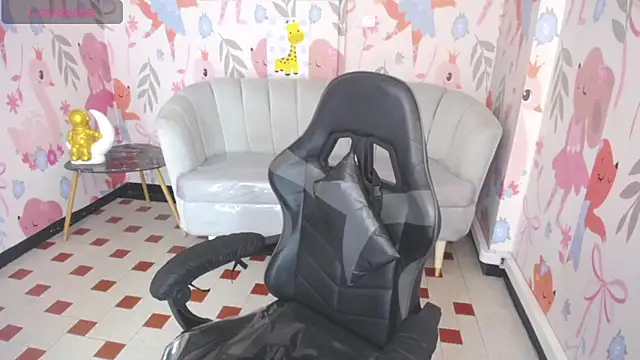 Snapshot of Luna_Star_v chatting on October 24, 2025, 3:14 am Luna Star v online show from October 24, 2025, 3:14 am