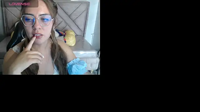 Snapshot of Luna_Star_v chatting on November 12, 2025, 3:07 am Luna Star v online show from November 12, 2025, 3:07 am