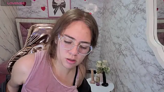 Snapshot of Luna_Star_v chatting on November 15, 2025, 8:38 pm Luna Star v online show from November 15, 2025, 8:38 pm