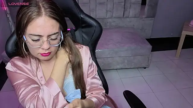 Snapshot of Luna_Star_v chatting on November 16, 2025, 8:42 am Luna Star v online show from November 16, 2025, 8:42 am