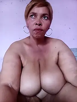 Snapshot of yummyhottie-clit chatting on October 9, 2025, 12:58 pm yummyhottie-clit online show from October 9, 2025, 12:58 pm