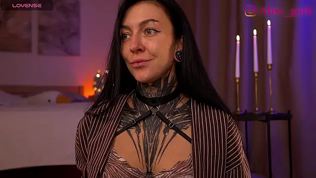 Alise Eve  online show from November 23, 2025, 5:57 pm