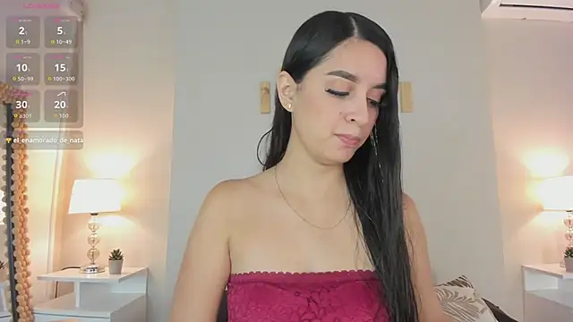 natachadiaz  online show from November 5, 2025, 11:10 am