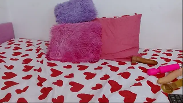 suzanhot 30 online show from November 26, 2025, 8:21 pm