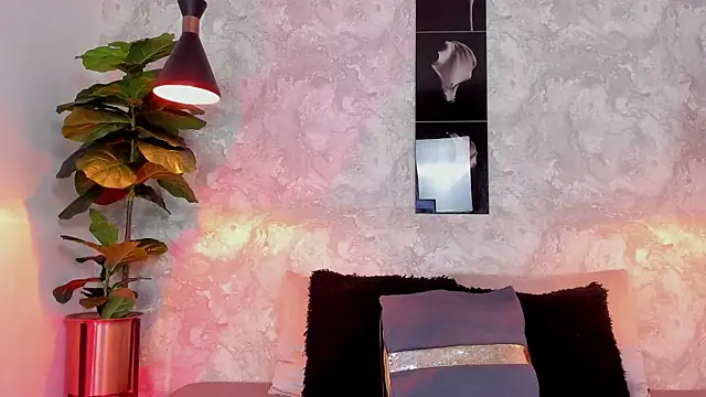 aitana baker  online show from September 18, 2025, 5:09 am