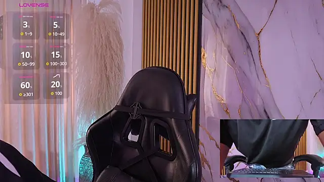 JulienSaint online show from December 15, 2025, 5:06 pm