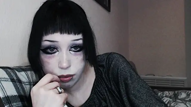 Snapshot of _LUCY_LAVE chatting on October 27, 2025, 10:58 pm  LUCY LAVE online show from October 27, 2025, 10:58 pm