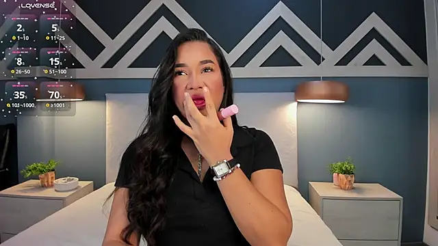 Snapshot of EmilyZahar chatting on October 4, 2025, 12:47 pm EmilyZahar online show from October 4, 2025, 12:47 pm