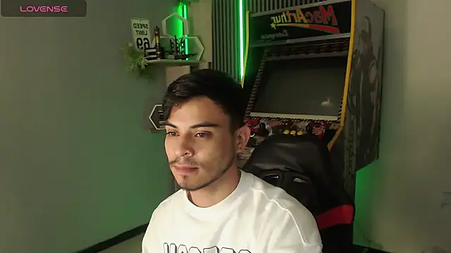 Snapshot of Bastian_MCcormick chatting on November 23, 2025, 4:12 am Bastian MCcormick online show from November 23, 2025, 4:12 am