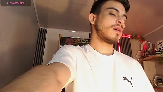 Snapshot of Bastian_MCcormick chatting on December 14, 2025, 11:59 am Bastian MCcormick online show from December 14, 2025, 11:59 am