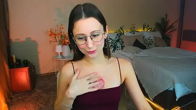 YourLovellyStory online show from November 20, 2025, 9:20 am