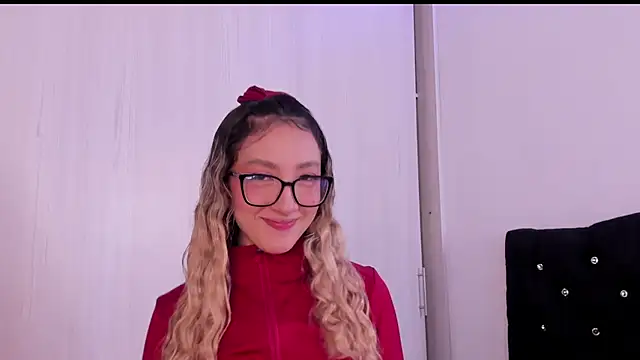 Snapshot of LauMiller chatting on October 27, 2025, 11:09 pm LauMiller online show from October 27, 2025, 11:09 pm