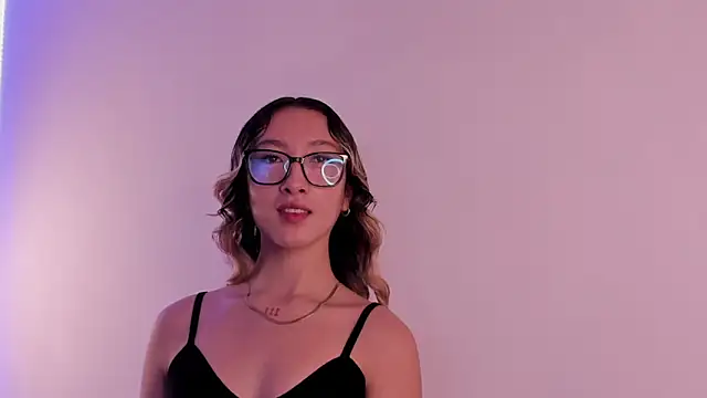 Snapshot of LauMiller chatting on November 1, 2025, 10:50 am LauMiller online show from November 1, 2025, 10:50 am