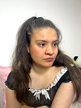 Emilyybennet  online show from November 15, 2025, 12:30 am