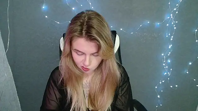 AngelicaHollywood online show from November 21, 2025, 9:13 pm