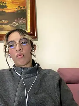 Emilia Bons online show from September 19, 2025, 2:02 am