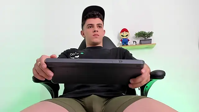 Mikecooper online show from November 6, 2025, 2:01 am