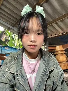 Snapshot of AdamLazis chatting on October 25, 2025, 1:24 am AdamLazis online show from October 25, 2025, 1:24 am