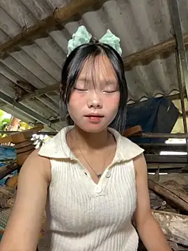 Snapshot of AdamLazis chatting on October 27, 2025, 12:47 am AdamLazis online show from October 27, 2025, 12:47 am