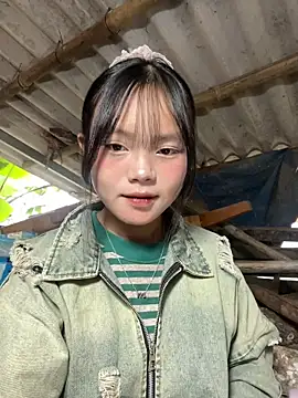 Snapshot of AdamLazis chatting on December 4, 2025, 12:42 am AdamLazis online show from December 4, 2025, 12:42 am