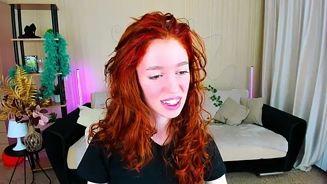 Snapshot of ChristinaConteeree chatting on November 26, 2025, 7:26 pm ChristinaConteeree online show from November 26, 2025, 7:26 pm