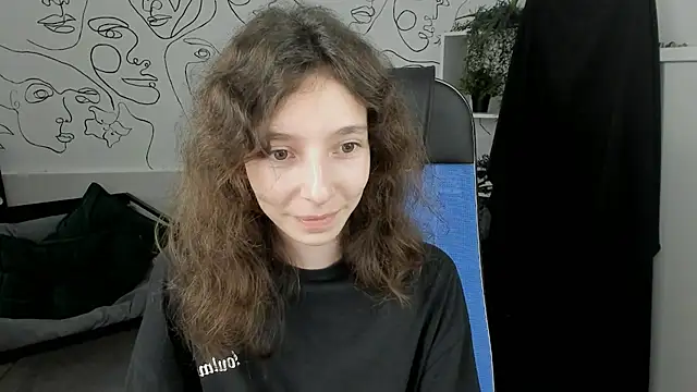 EmmanuellBrown online show from September 10, 2025, 1:11 pm