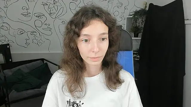 EmmanuellBrown online show from September 11, 2025, 1:11 pm