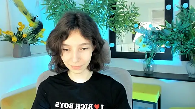 EmmanuellBrown online show from November 12, 2025, 10:15 am