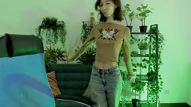 EmmanuellBrown online show from December 16, 2025, 10:09 am